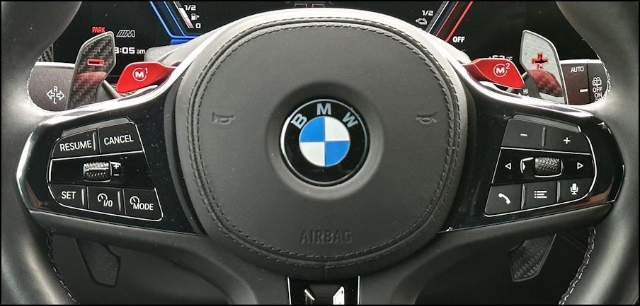 2023 bmw xm - steering wheel