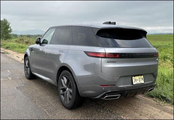 2023 range rover sport se exterior rear