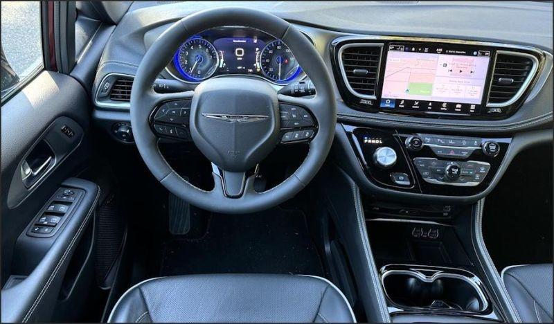 2023 chrysler pacifica limited awd s dashboard