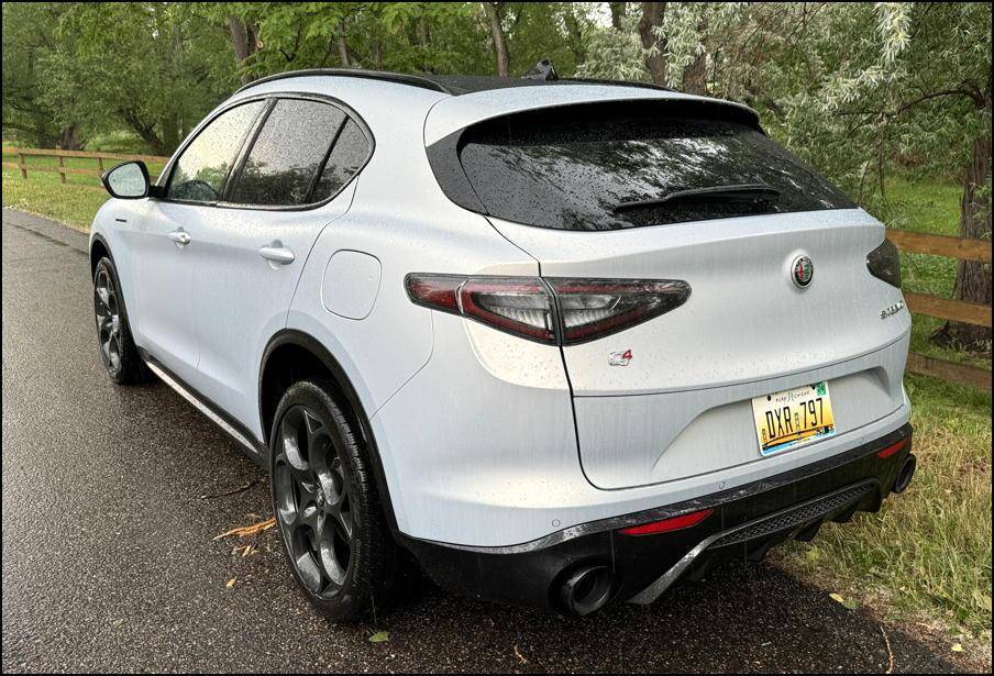 2024 alfa romeo stelvio - exterior rear