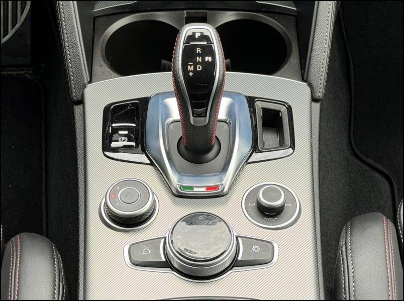 2024 alfa romeo stelvio - center console