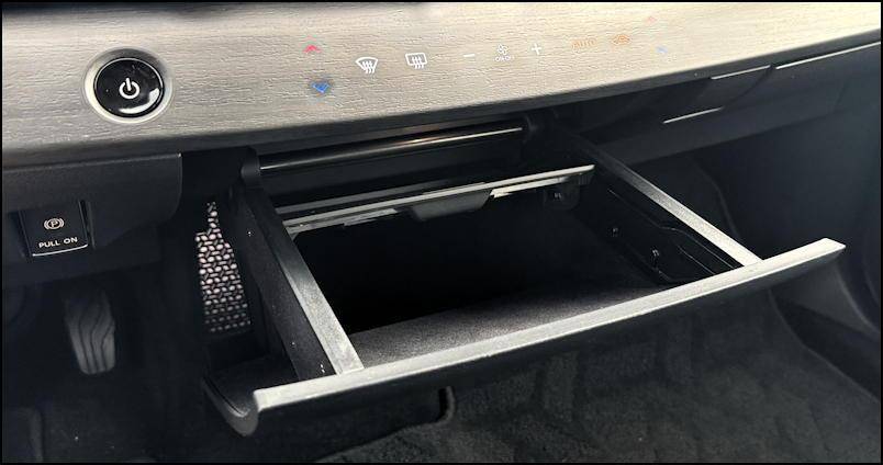 2024 nissan ariya platinum - center storage console open