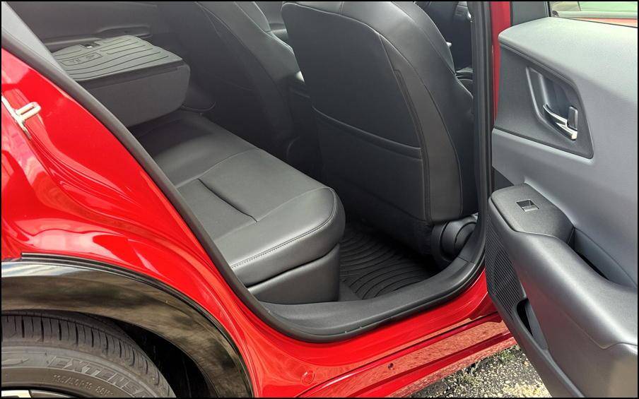 2024 toyota prius xle - rear leg room