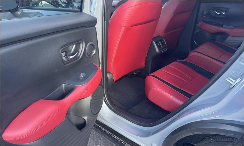 2025 acura adx awd aspec - rear legroom