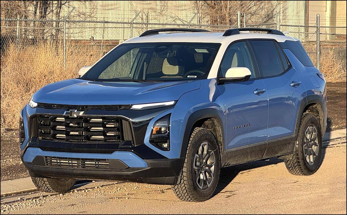 2025 Chevy Chevrolet Equinox ACTIV AWD in blue and white