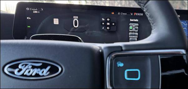 2025 Ford Expedition Tremor 4x4 Steering Wheel Controls: On Pano Display