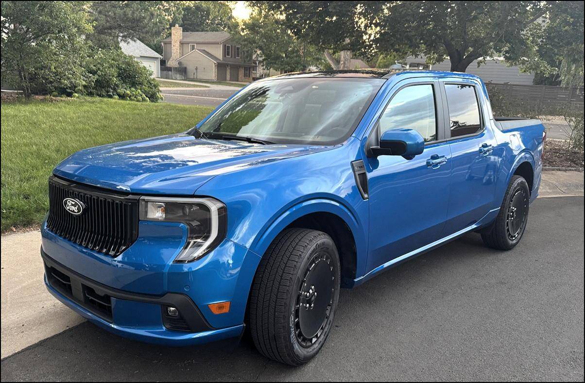 2025 ford maverick lobo awd blue pickup truck