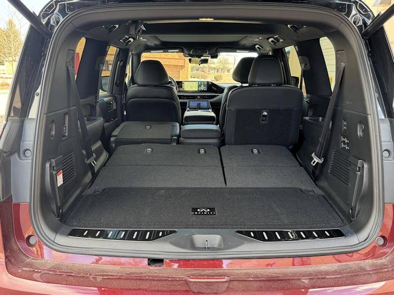 2025 infiniti qx80 autograph - rear cargo space