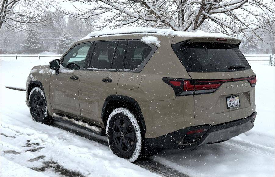 2025 lexus lx 700h exterior rear