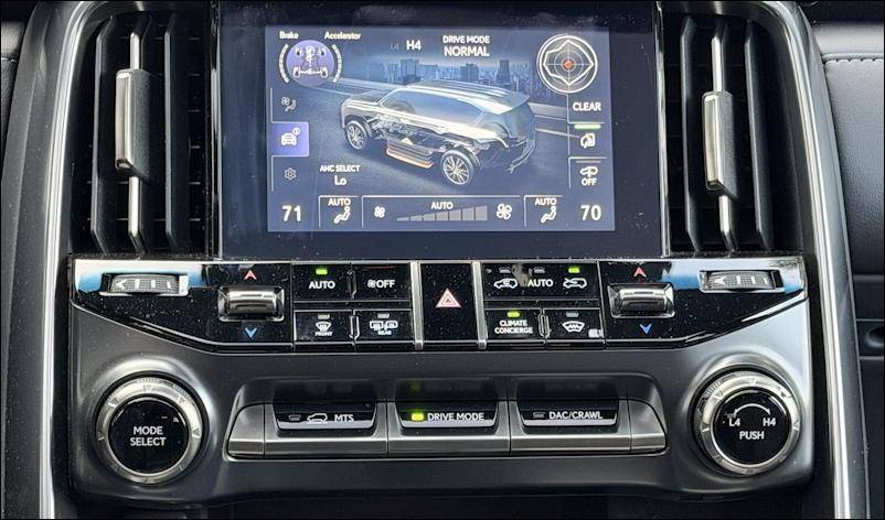 2025 lexus lx 700h - interior climate controls