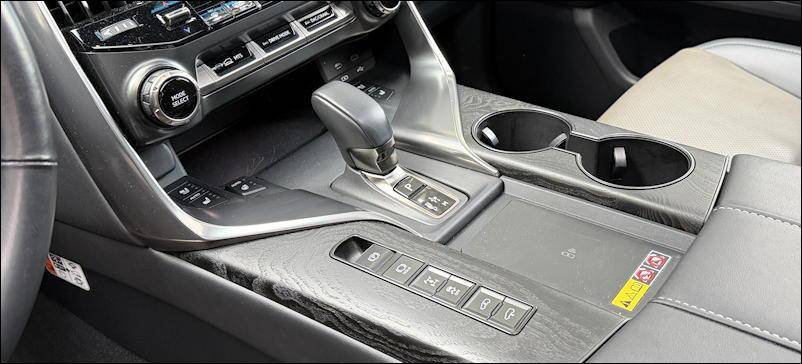 2025 lexus lx 700h - interior center console