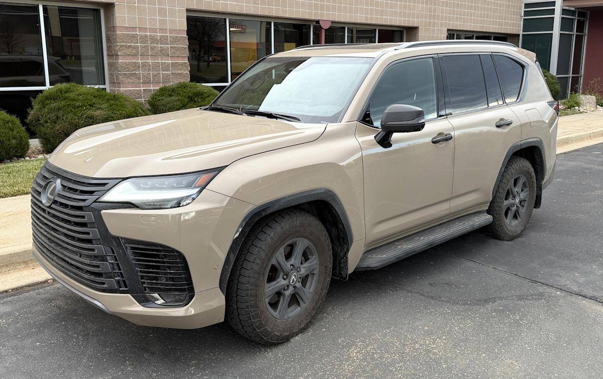 2025 Lexus LX 700h Overtrail