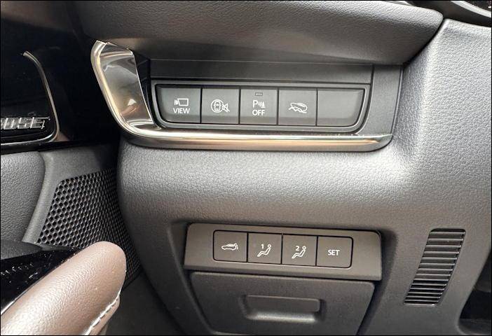 2025 mazda cx30 turbo - buttons behind left knee