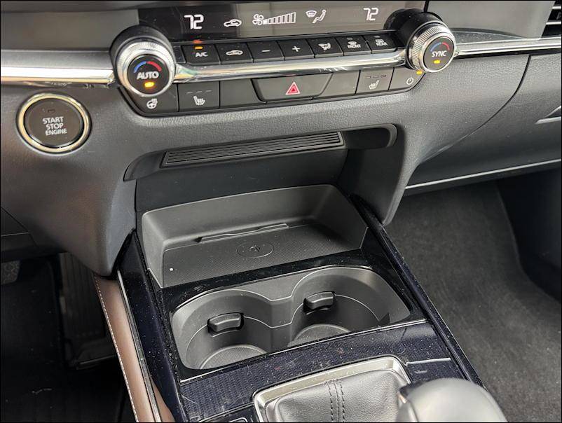 2025 mazda cx30 turbo - interior qi charging pad