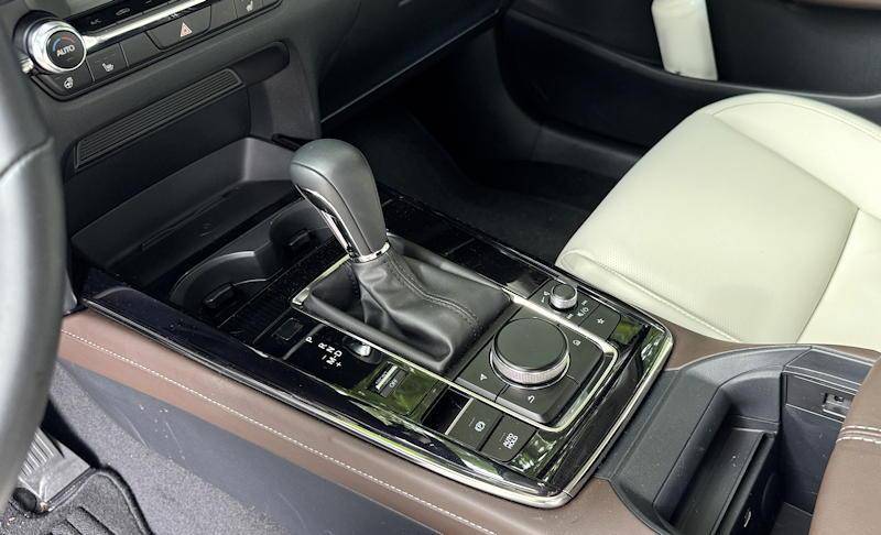 2025 mazda cx30 turbo - interior gearshift