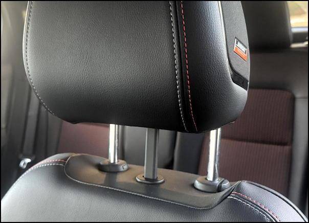 2025 nissan kicks sr - interior headrest