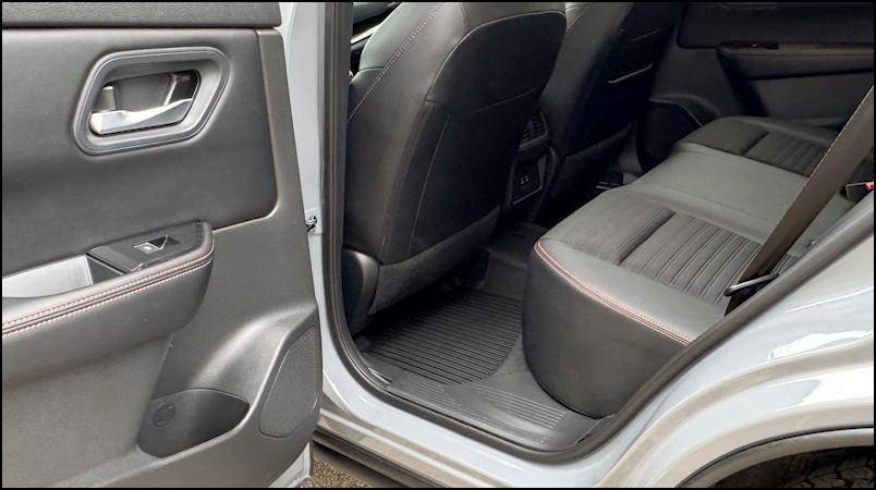 2025 nissan rogue rock creek - rear passenger legroom