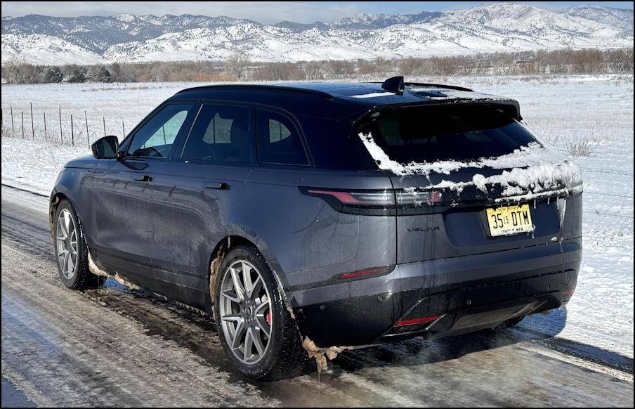 2025 range rover velar se - exterior rear (with snow)