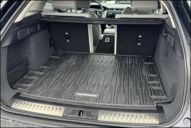 2025 range rover velar se - lots of rear cargo space