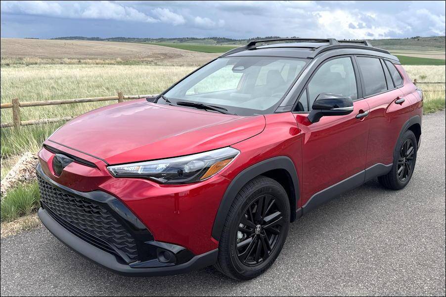 2025 toyota corolla cross - exterior front