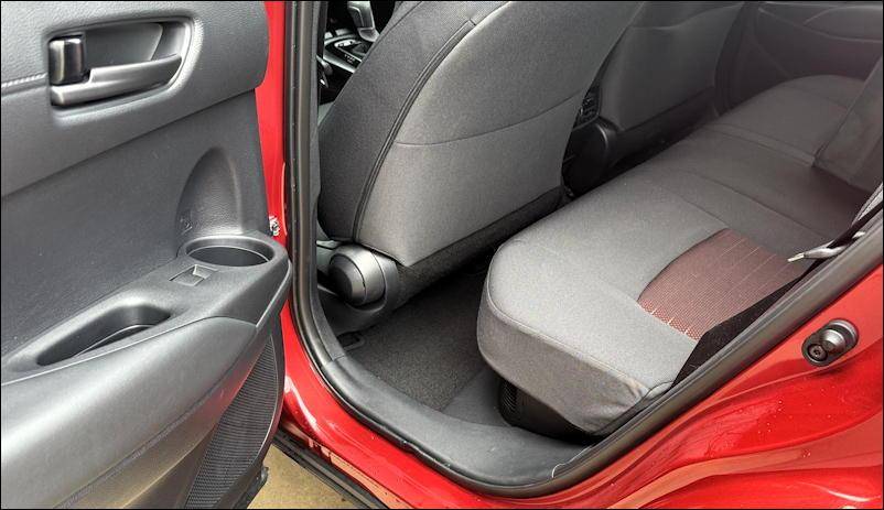 2025 toyota corolla cross (lack of) rear legroom