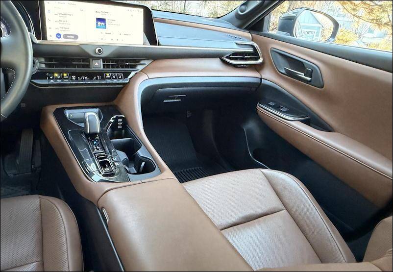 2025 toyota crown signia ltd - passenger seating area