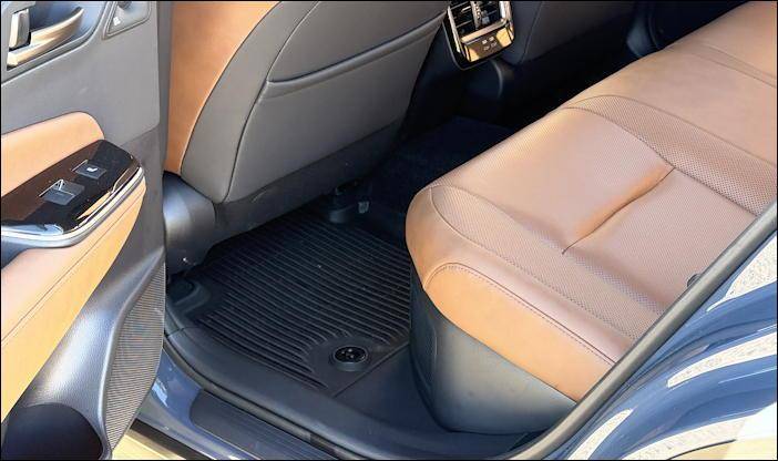 2025 toyota crown signia ltd - rear legroom
