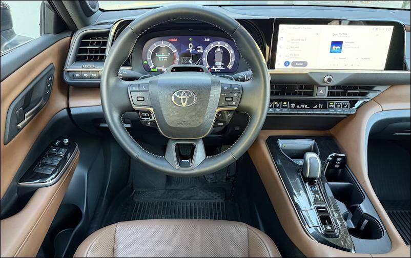 2025 toyota crown signia ltd - dashboard cockpit