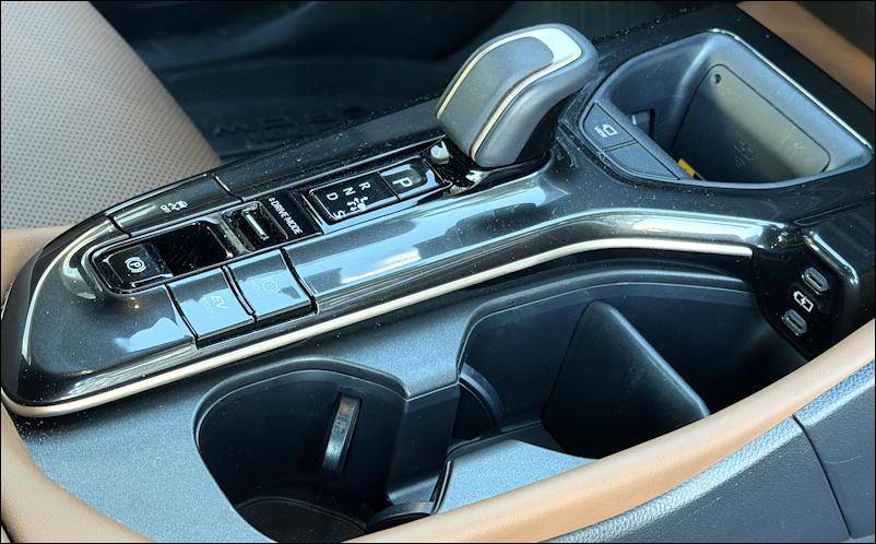 2025 toyota crown signia ltd - gear shift center console