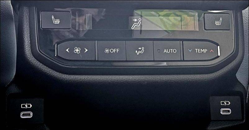2025 toyota grand highlander nightshade hybrid - rear passenger climate controls