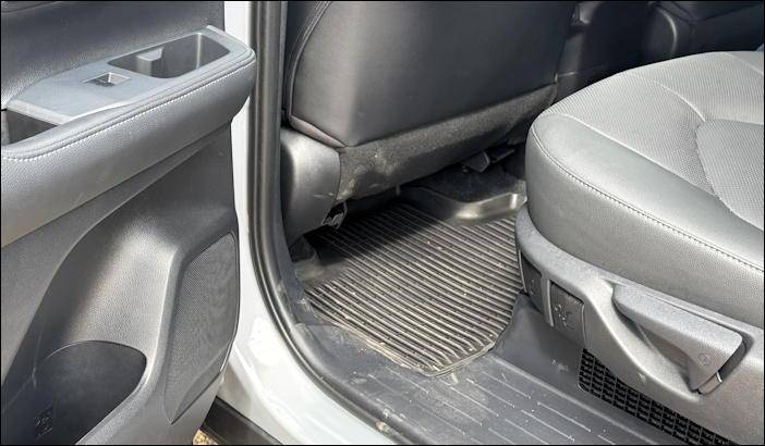 2025 toyota grand highlander nightshade hybrid - second row rear legroom