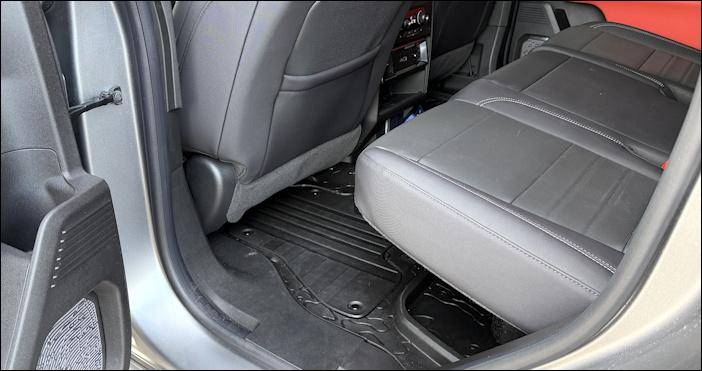 2026 GMC Hummer EV 3X Pickup - Rear Leg Room