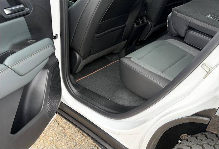 2026 gmc terrain at4 awd - rear leg room