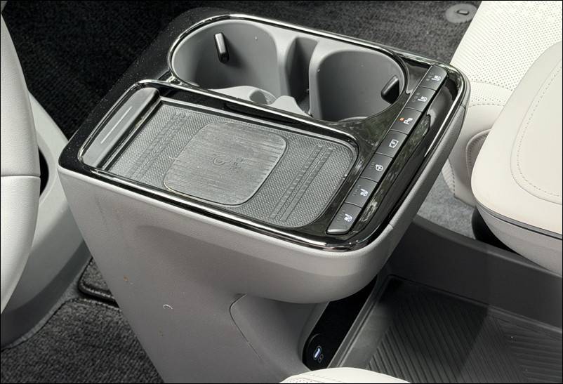 2026 hyundai ioniq 5 ltd awd - center console