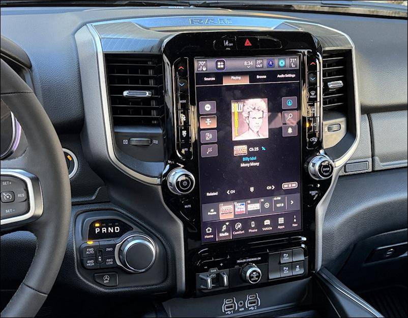2026 Ram 1500 Big Horn Crew Cab 4x4 Infotainment Display & Center Dash