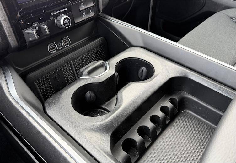 2026 Ram 1500 Big Horn Crew Cab 4x4 Center Console Cup Holders