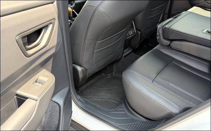 2026 subaru outback wilderness rear legroom