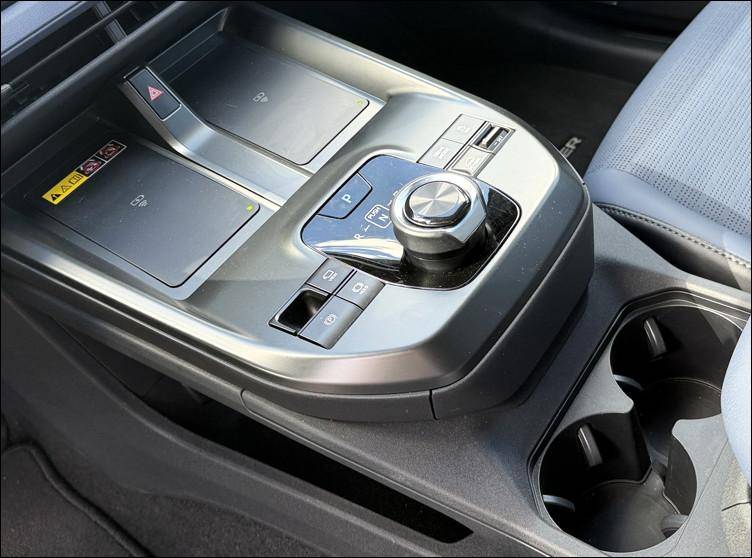 2026 subaru trailseeker touring - center console