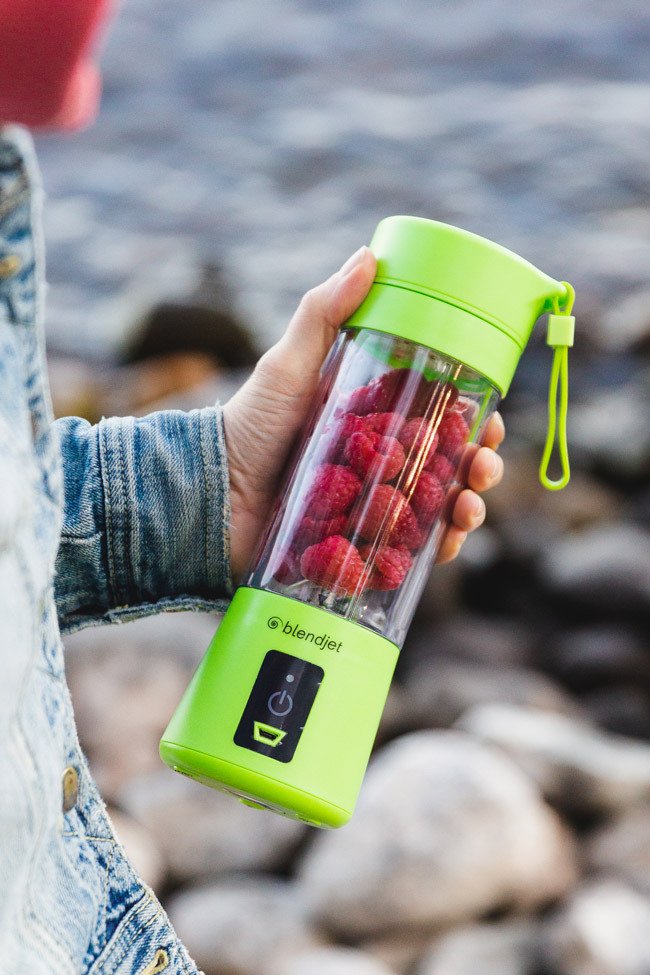 blendjet portable blender with raspberries