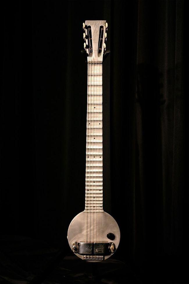 Elektro electric guitar the frying pan invented in 1931 - photo from Museum of Making Music