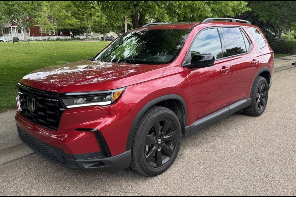 The 2025 Honda Pilot AWD Black Edition Is a Practical Premium SUV