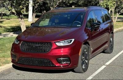 The 2023 Chrysler Pacifica Limited AWD S Minivan: Still A Great Family Vehicle