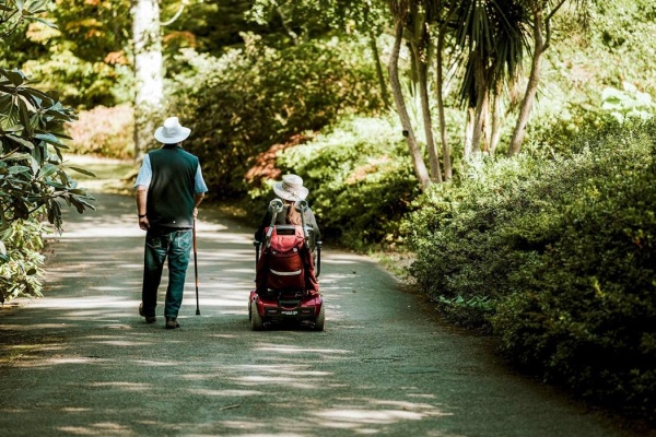 How to Choose The Right Power Scooter for You Elderly Parent