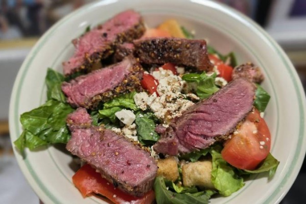 The Power Meal Men Love: Why Steak Salad Dominates Healthy Summer Dinners