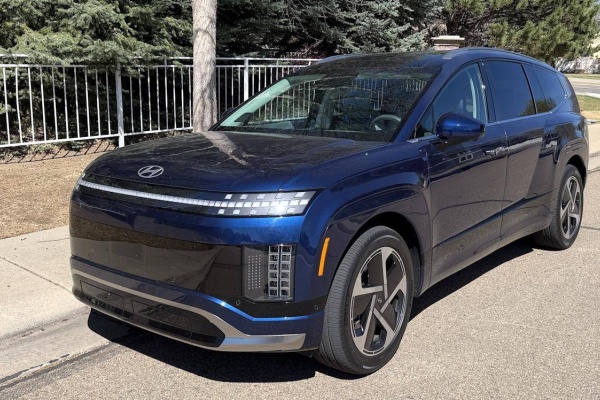 The 2026 Hyundai Ioniq 9 Calligraphy: A Lovely 7-Seater EV