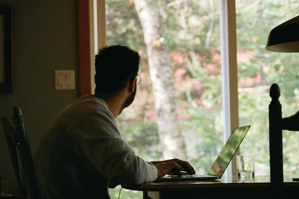 Stay Healthy While Working From Home By Optimizing Your Home Office Habits