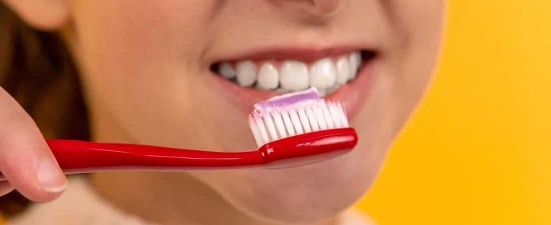 Should You Brush Your Teeth Before or After Flossing?