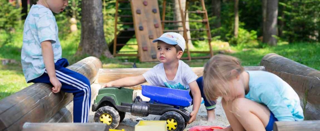 How to Create a Safe Outdoor Space for Kids To Play in Your Backyard