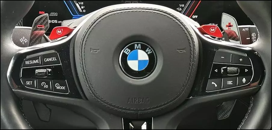 2023 bmw xm - steering wheel