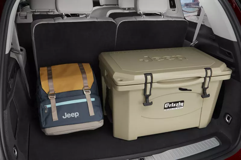 storage space in rear of 2021 grand cherokee overland